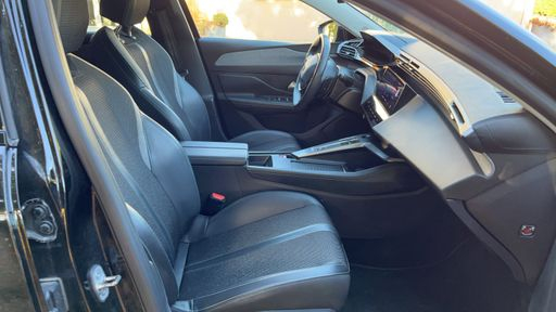 Peugeot 308 1.5 BlueHDi 130 EAT8 - Allure Pack – 2023 – 54298 km – Diesel – Boîte Automatique — photo 18
