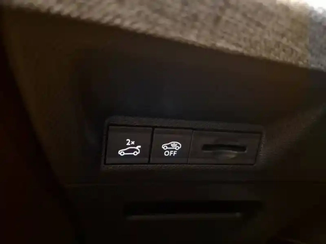 Peugeot 3008 hybrid 145 e-dcs6 — photo 26