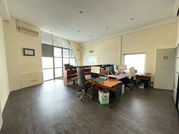 Bureaux Roanne 8 pièce(s) 190 m2