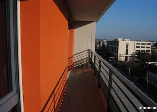 Vente appartement F2 dernier étage avec balcon, cave et parking - 45m2
