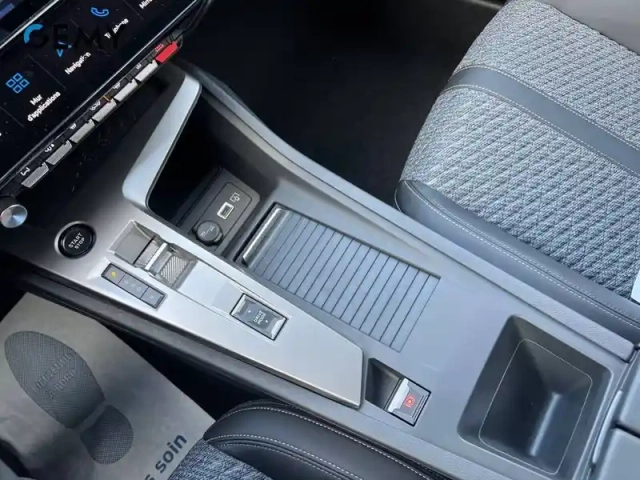 Peugeot 308 plug-in hybrid 195 ch e-dcs7 — photo 17