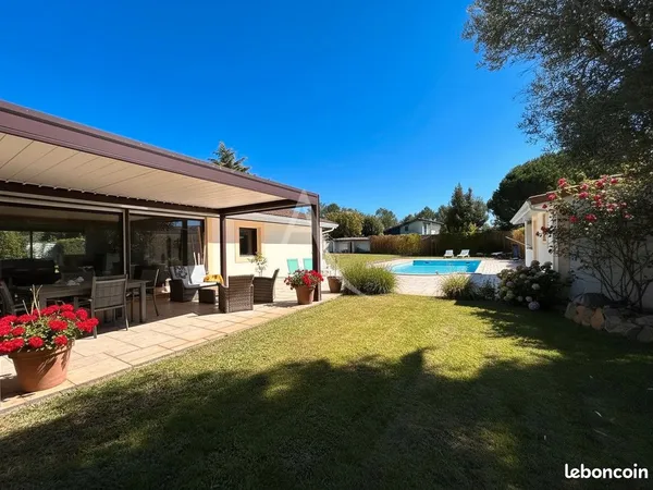 Maison 6 pièces 218 m²