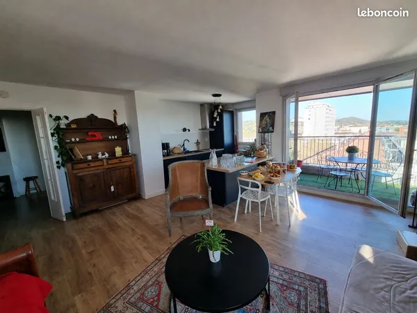 T3 rénové de 63 m² avec grand balcon, ascenseur et piscine
