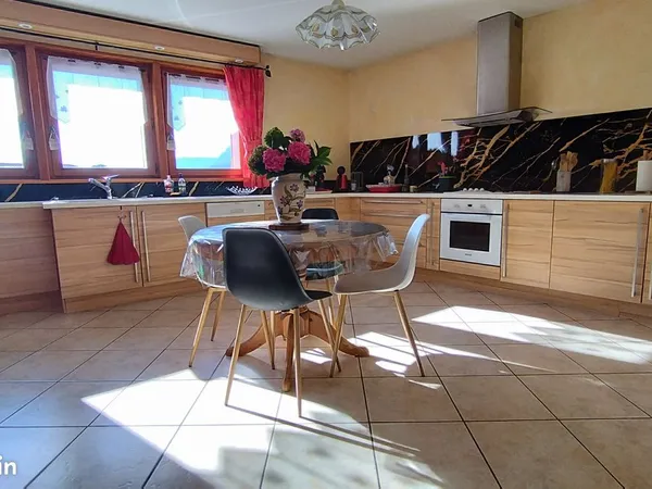 Spacieux T4 Duplex très lumineux avec balcon et parking privé
