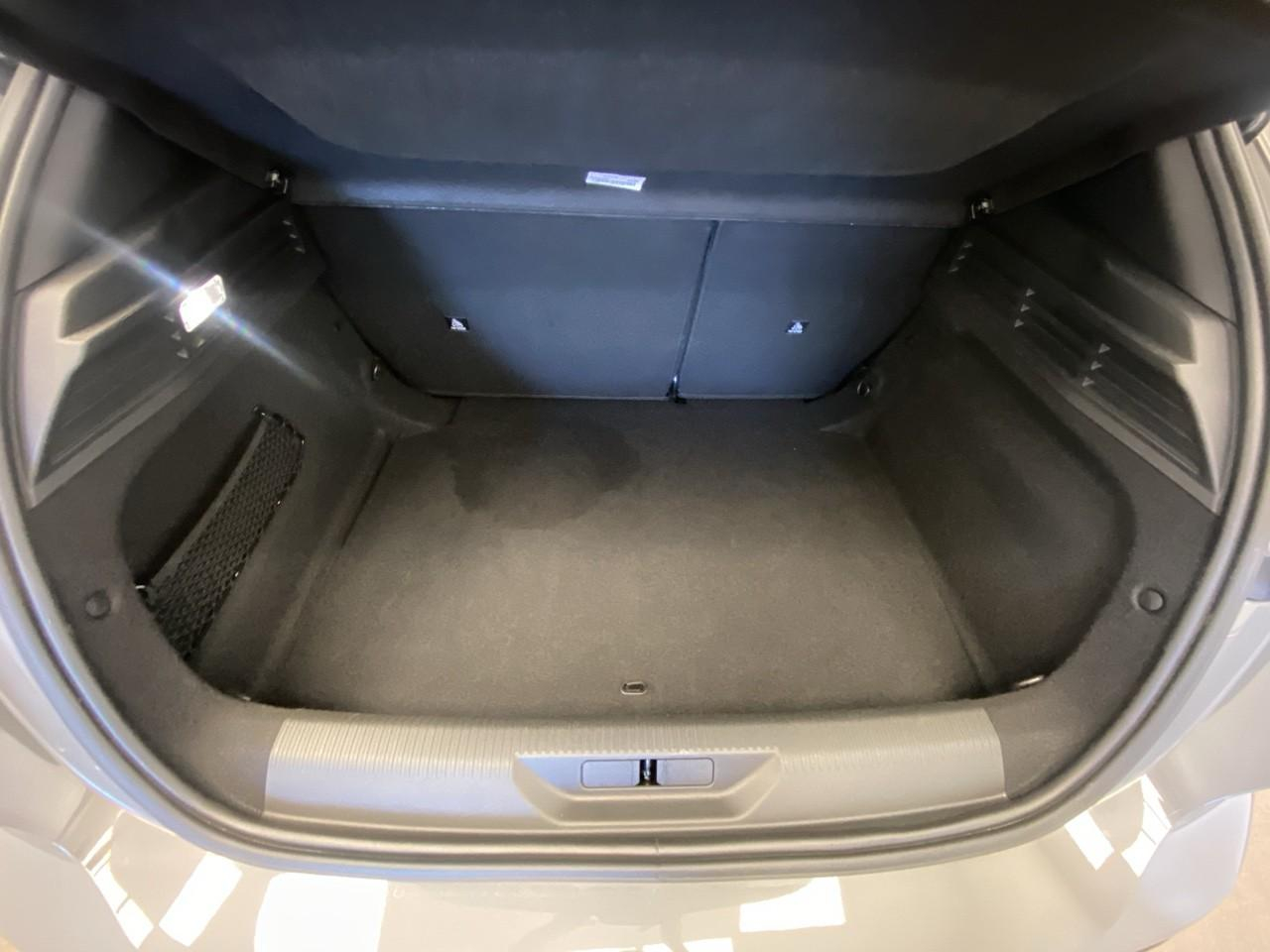 Peugeot 308 hybrid 145 e-dcs6 allure — photo 6