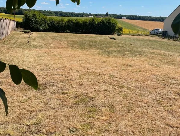 TERRAIN CONSTRUCTIBLE 1 112 m² - AU CALME ET ARBORÉ - 34 000