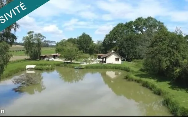 Maison avec étang privé, piscine et dépendances