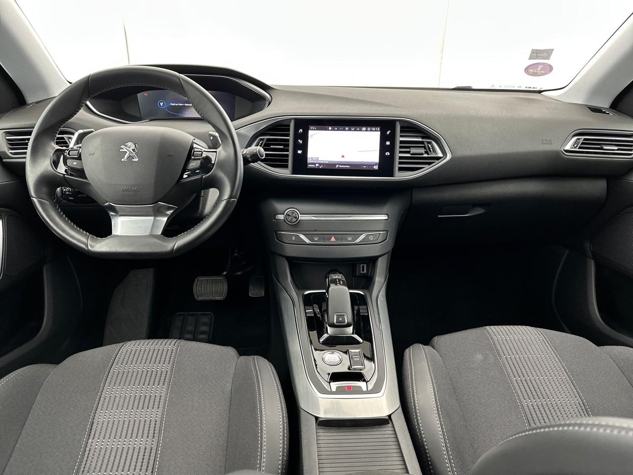 Peugeot 308 puretech 130ch s&s eat8 allure pack — photo 11