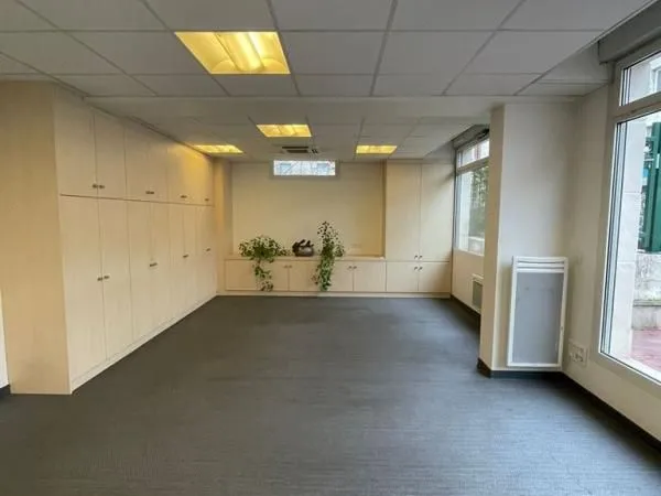 Local commercial 365 m²