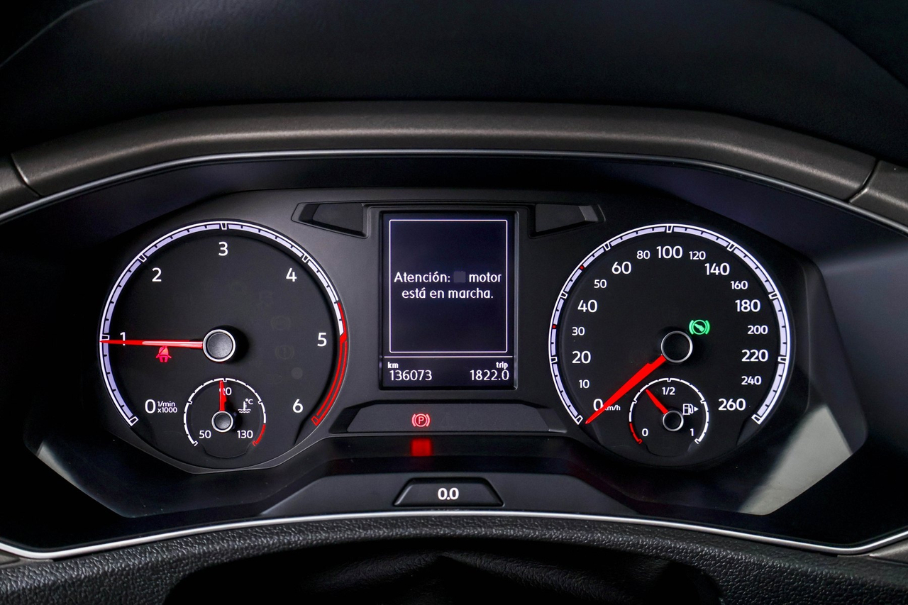Volkswagen T-Roc — photo 13