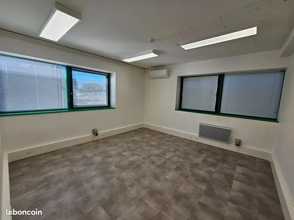 Bureaux 72 m² SAINTE LUCE SUR LOIRE