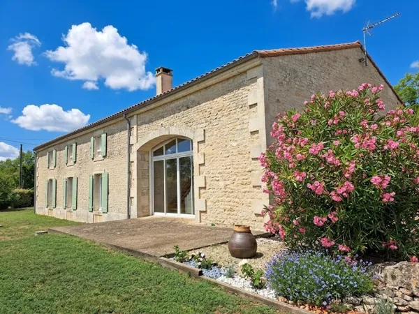 Belle maison en pierres