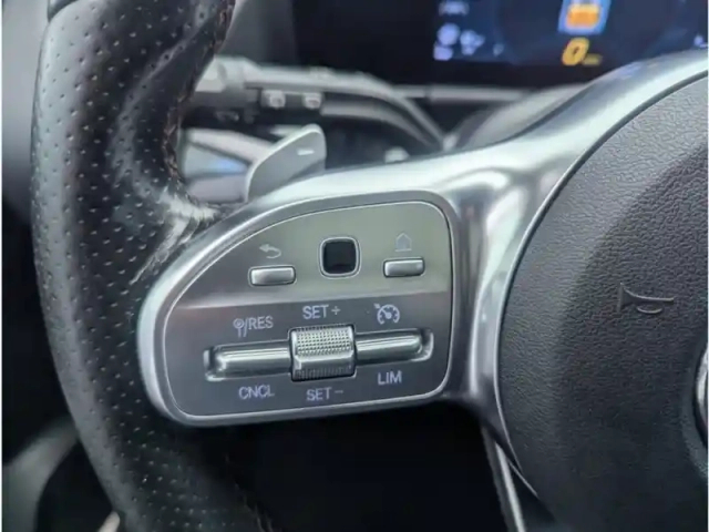 Mercedes Gla 200 d amg line — photo 18