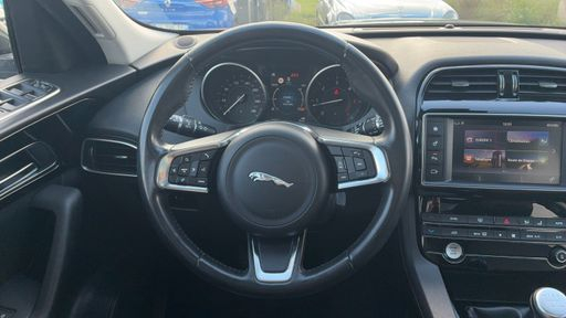 Jaguar F-Pace 2.0 D 163 2WD - Prestige – 2018 – 120482 km – Diesel – Boîte Manuelle — photo 46