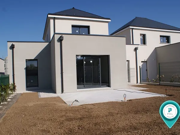 MAISON RÉCENTE 4 PIECES DE 92.52 M² HABITABLE AVEC TERRASSE ET GARAGE SUR UN TERRAIN CLOS ET ARBORE 
