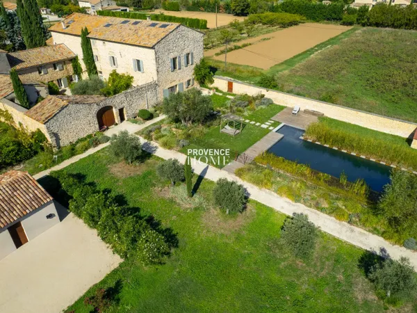 Mas provençal 15 pièces 100 m²