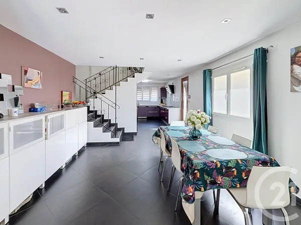 Maison 9 pièces 143 m²