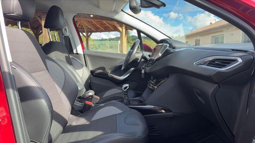 Peugeot 2008 1.2 PureTech 130 - Allure – 2018 – 66477 km – Essence – Boîte Manuelle — photo 23