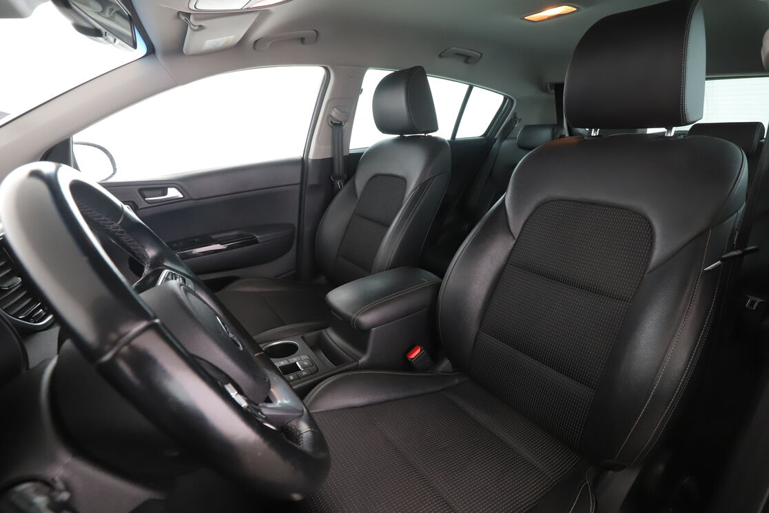 Kia Sportage 1.6 CRDi MHEV Black Edition 2WD DCT7 — photo 9