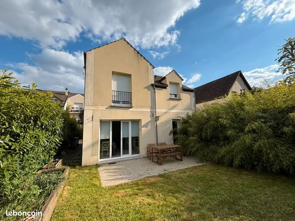Chambre de 14 m² dans une maison