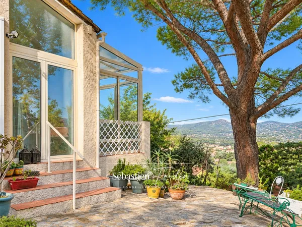 Maison à vendre 5 pièces Six-Fours-les-Plages (83) - vue panoramique dégagée - calme - terrain 1 147