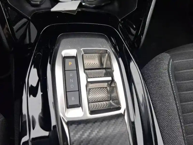 Peugeot 208 electrique 50 kwh 136ch — photo 13