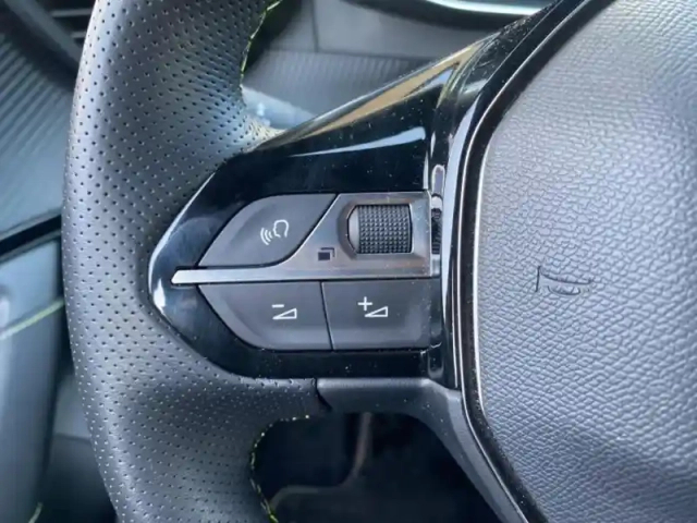 Peugeot 2008 e- 136ch gt — photo 14