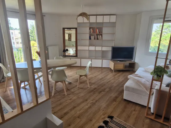 Grand appartement T2 Bis 69,52 m² meublé situé à Talence avec parking aérien