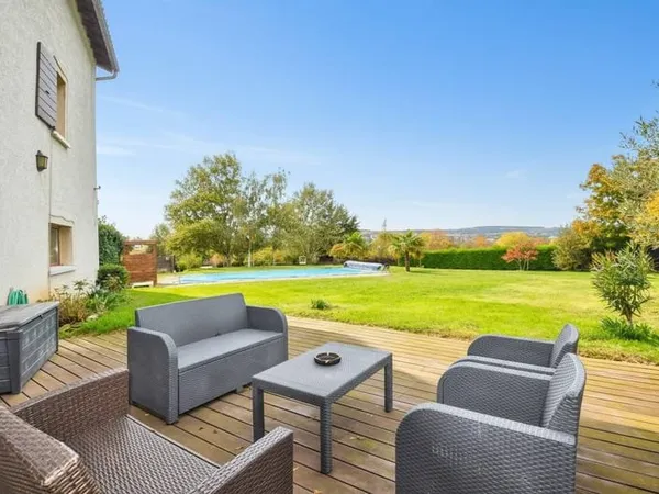 Maison 7 pièces 234 m²