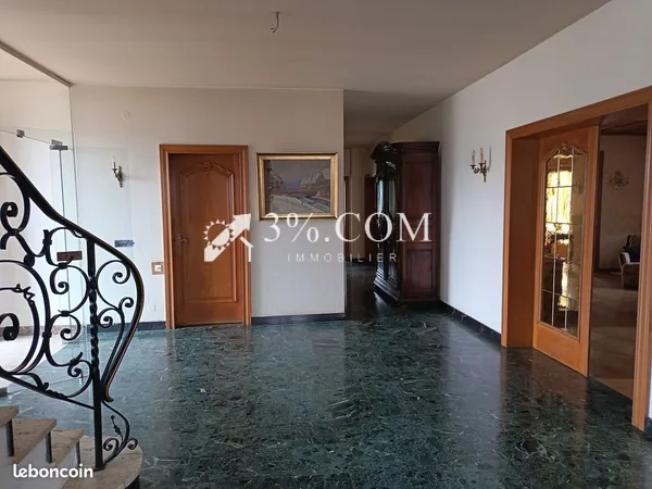Maison 11 pièces 303 m²