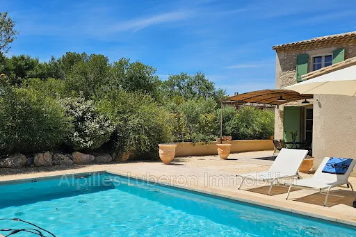 Mas provençal 4 pièces 140 m²