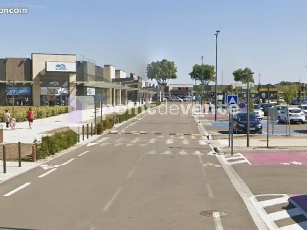 Local commercial 200 m²