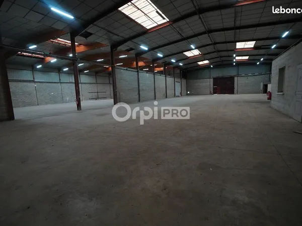 Local d'activité 2 160 m²