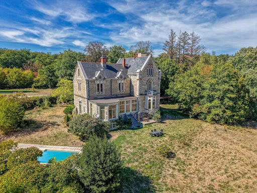 Maison 10 pièces 360 m²