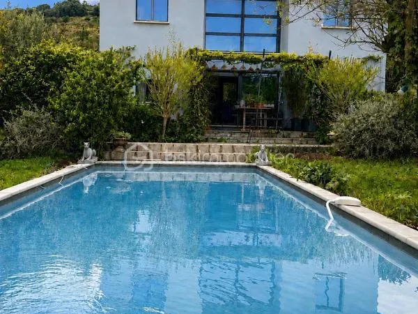 Villa avec piscine et 1 650 m² de jardin à 20 min de Montpellier