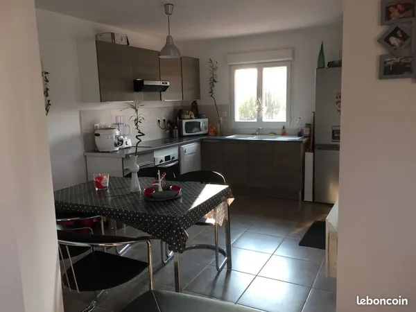 Loue grand T3 récent avec terrasse