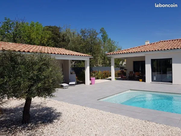 Maison contemporaine avec dépendance