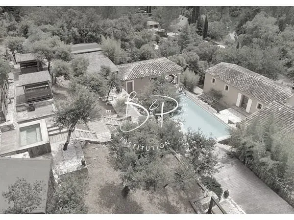 A Vendre Lorgues en pleine nature : propriété avec gîte, chambres d'hôtes, piscine, vue imprenable e