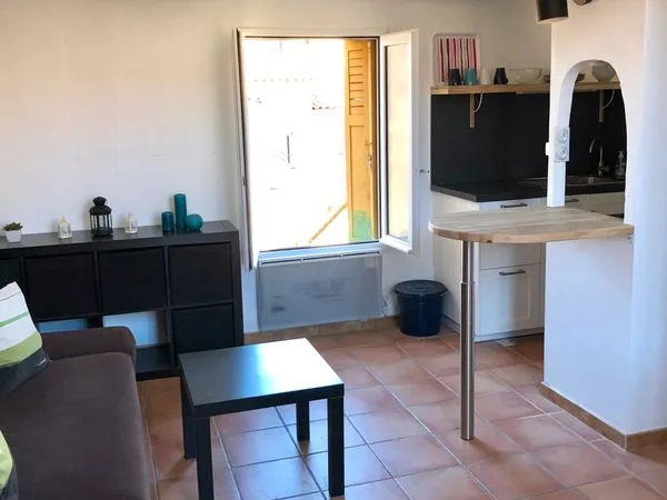 Beau studio meublé avec mezzanine Avignon intra muros