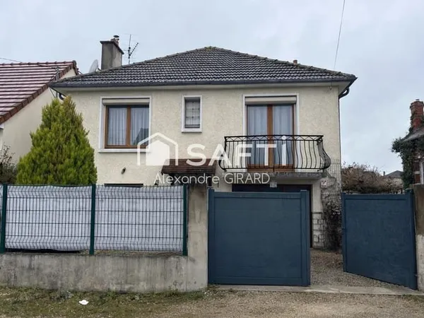Maison d'environ 80 m2 avec 2 chambres sur une parcelle de 400m2
