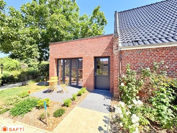 Location Maison rénovée de 65 m² avec jardin paysager, double terrasse et parking privé