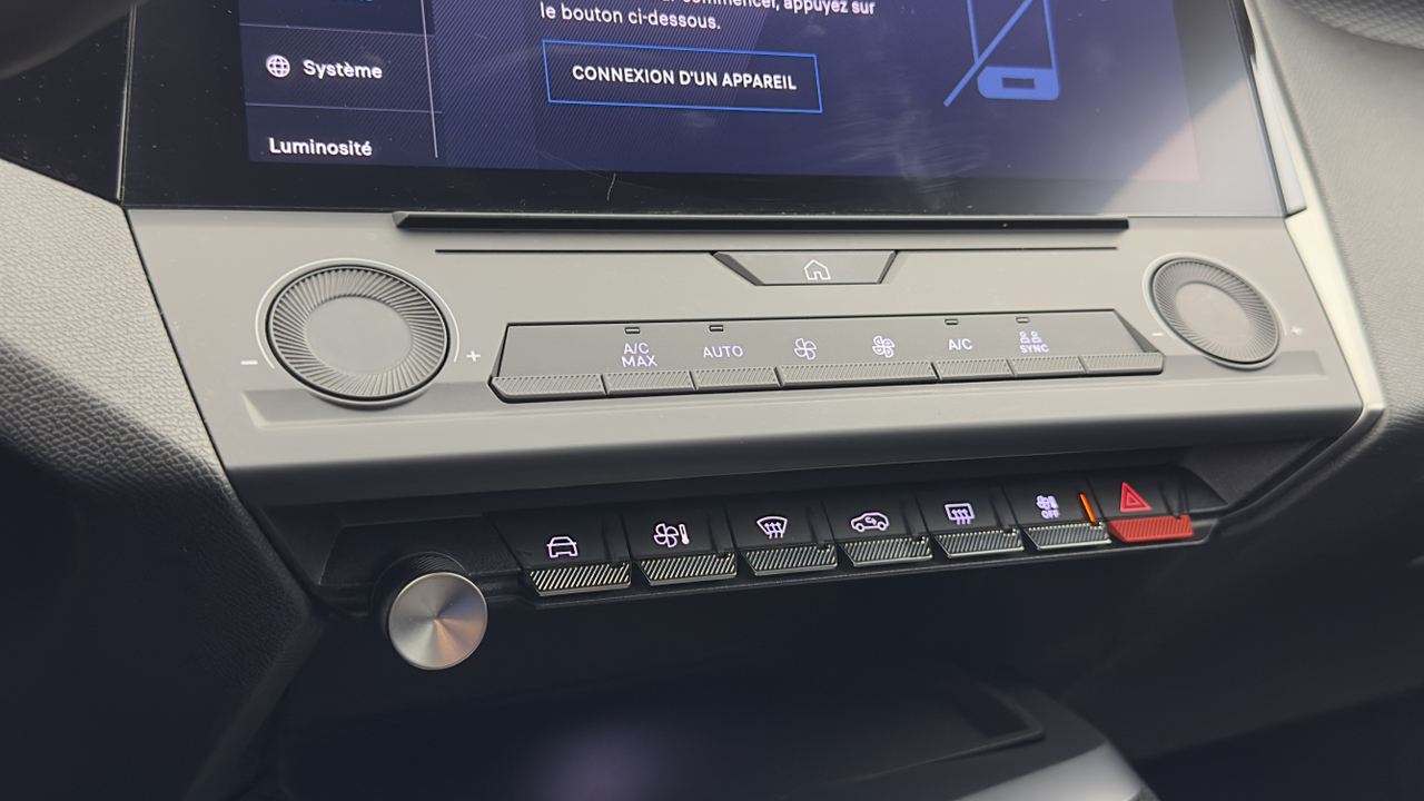Peugeot 308 SW PHEV 180 e-EAT8 — photo 25