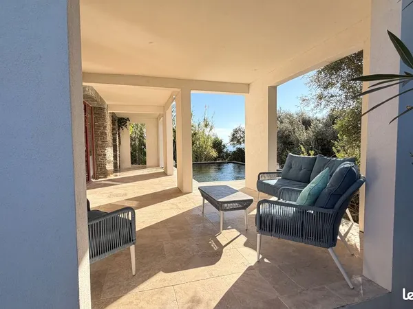 Villa 6 pièces 220 m²