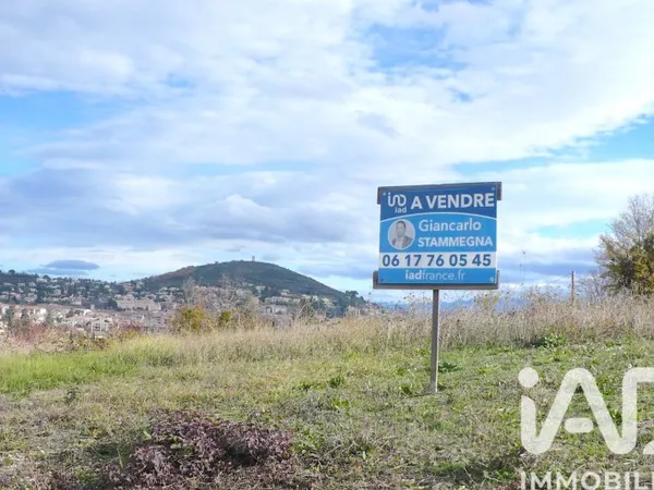 Terrain 727 m²