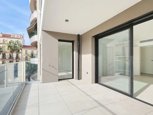 Appartement T4 neuf de 80 m2 avec terrasse et garage double au centre ville de Hyères