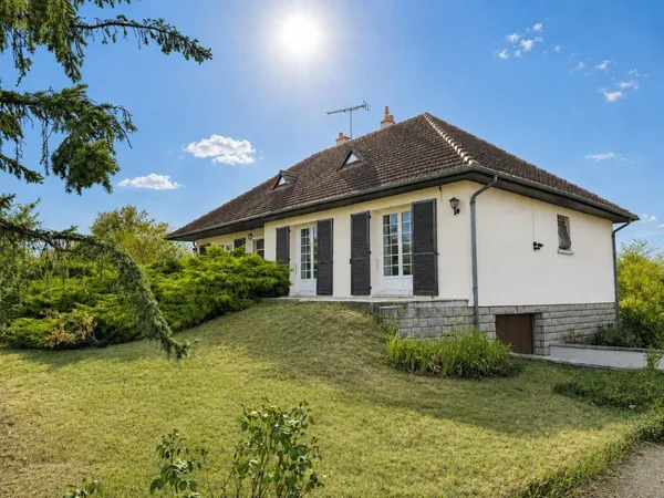 Maison, grand terrain et 110 m² de sous-sol