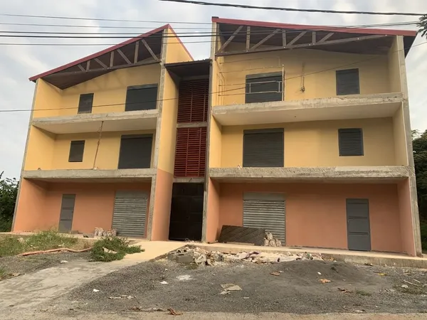 1 APPARTEMENT DE TYPE F3 - BANDRELE ( MAYOTTE )