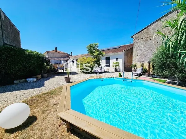 Élégance et authenticité au coeur du Médoc.