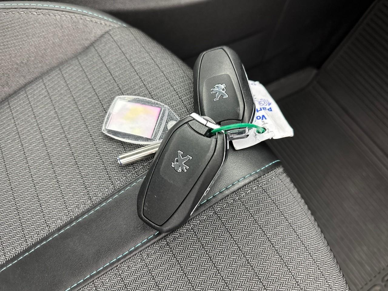 Peugeot 208 puretech 100 s&s bvm6 allure — photo 34