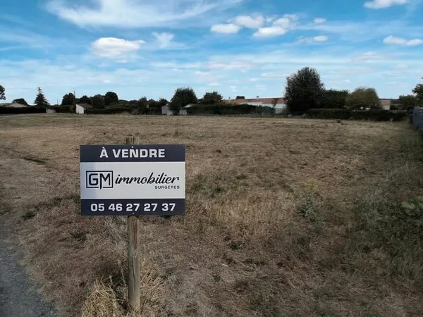 Terrain à bâtir 1 100 m2 en plein coeur de Val-de-Mignon
